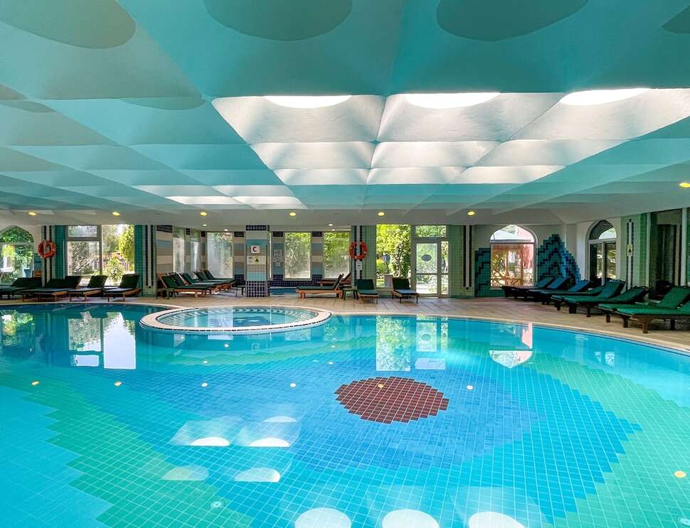 Een foto van het zwembad bij Belconti Resort Hotel