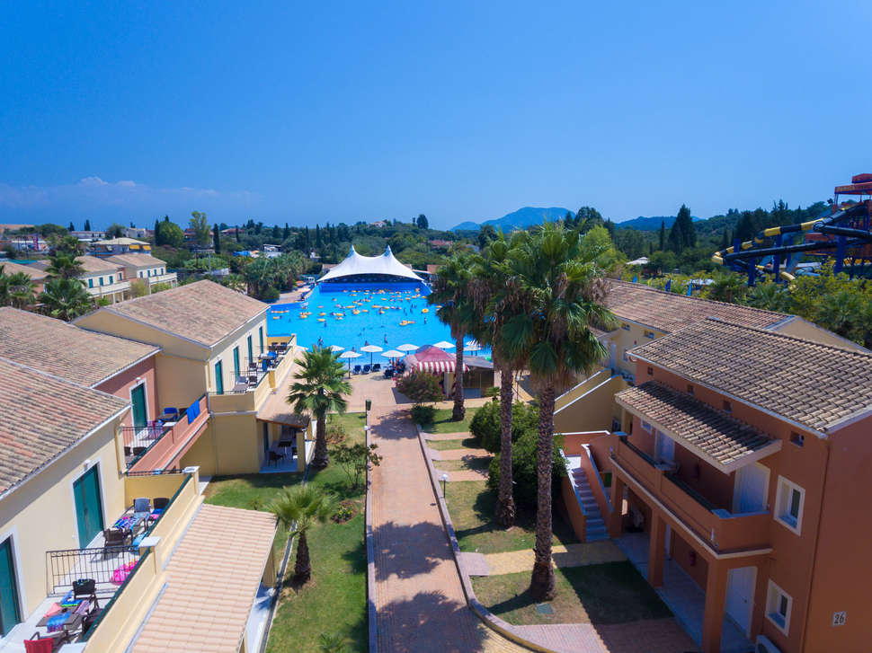 Een foto van het zwembad bij Aqualand Resort