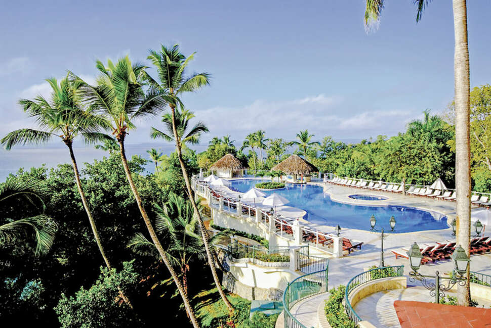 Een foto van het zwembad bij Grand Bahia Principe Cayacoa