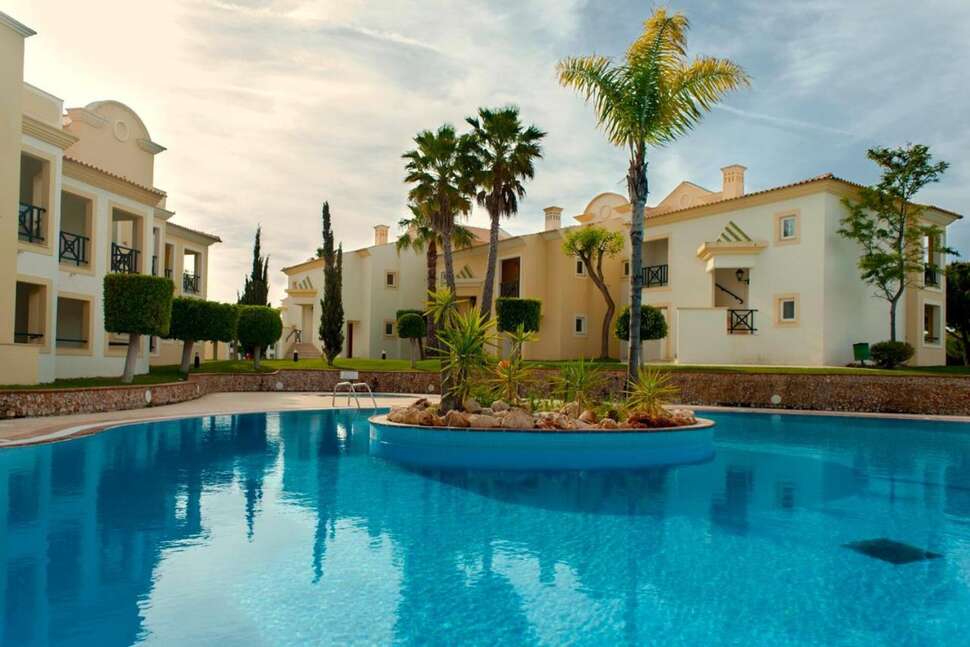 Een foto van het zwembad bij AP Adriana Beach Resort