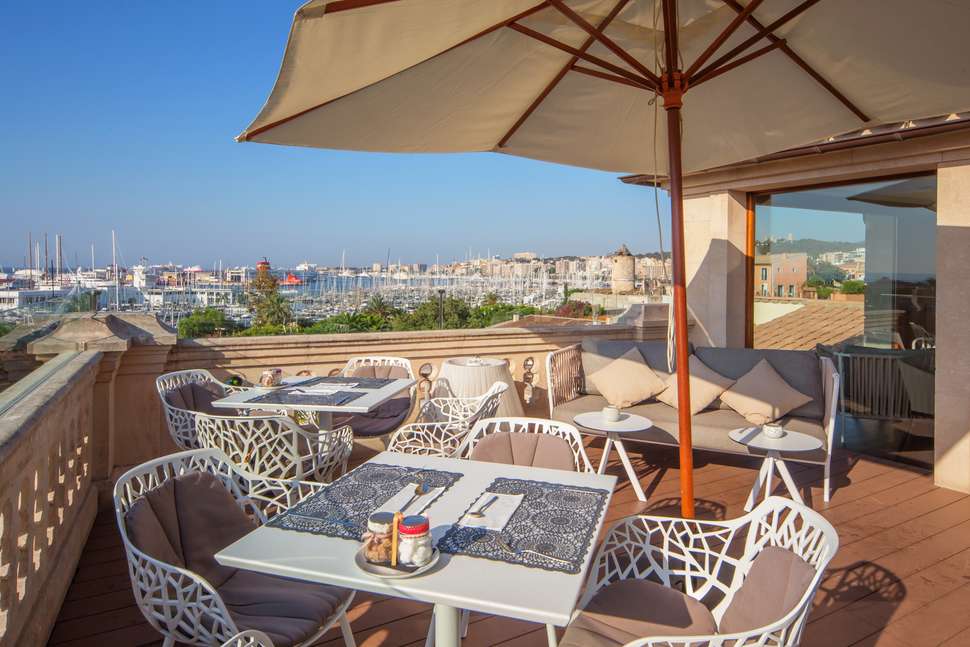 Een foto van het terras bij Hostal Cuba