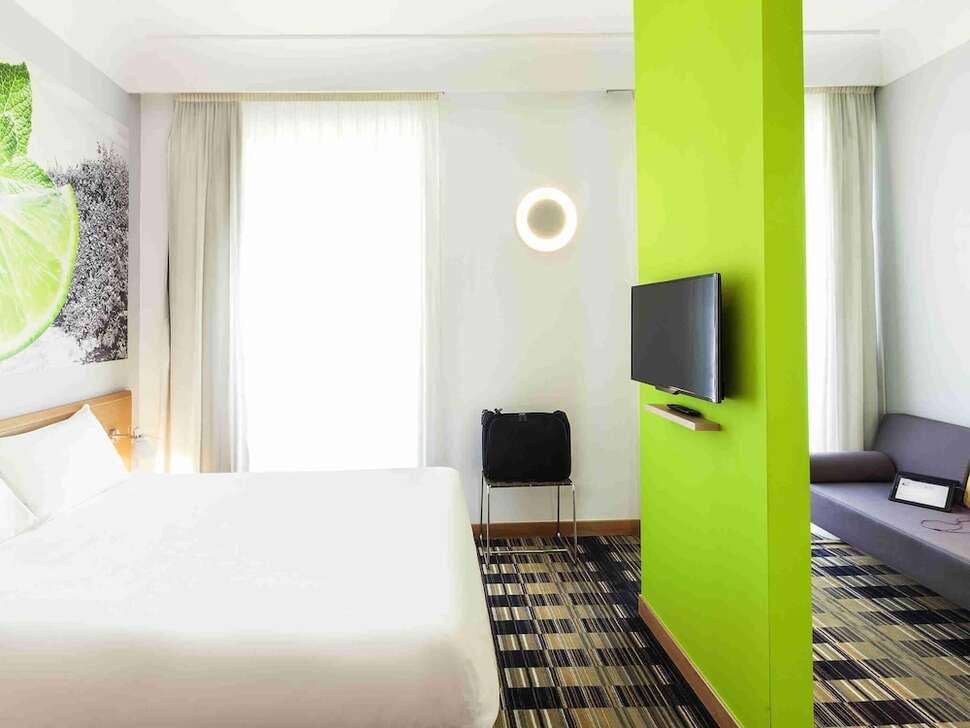 Ein Foto Ibis Styles Napoli Garibaldi