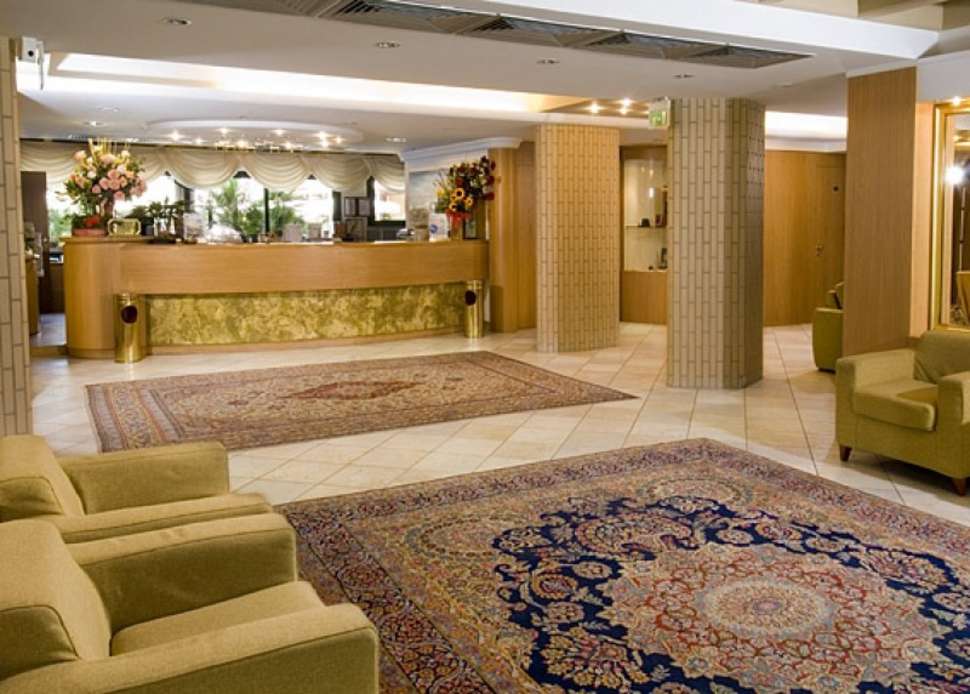 Een foto van het interieur van Club Hotel Dante