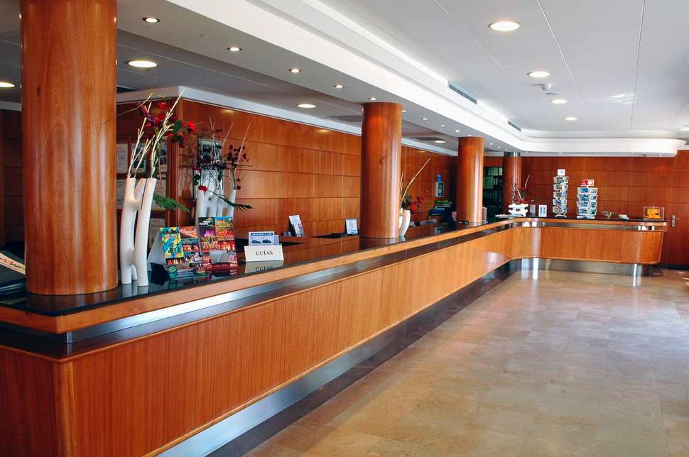 Een foto van het interieur van H-Top Pineda Palace