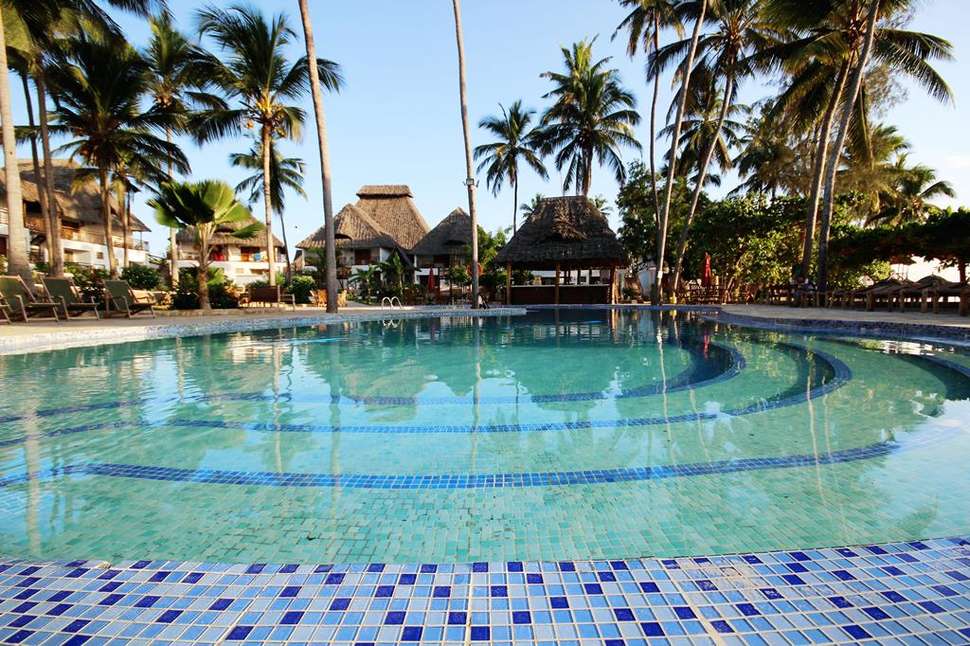 Een foto van het zwembad bij Paradise Beach Resort Zanzibar