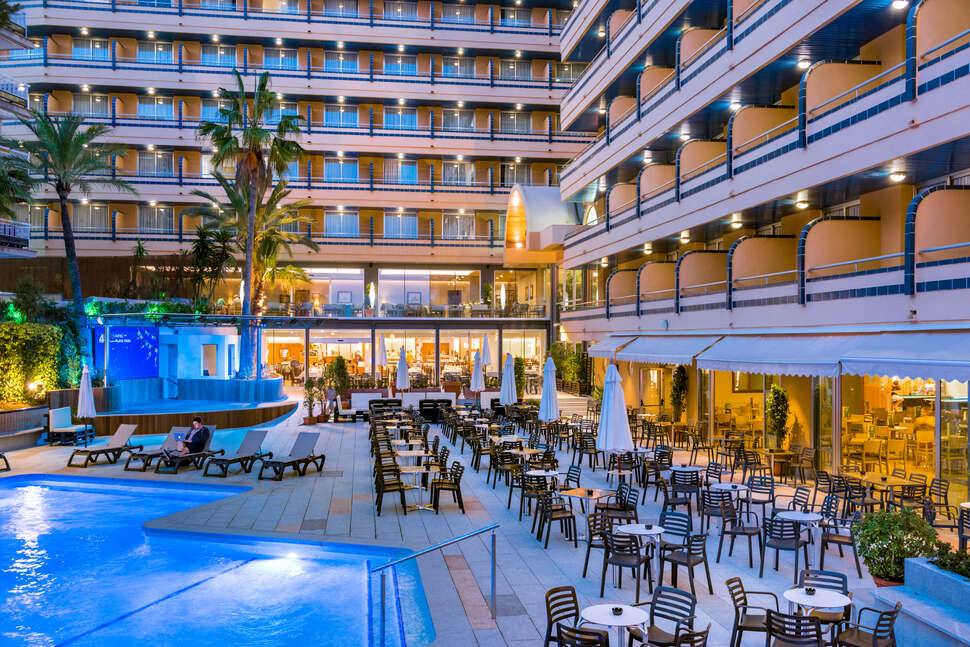 Een foto van het terras bij 4R Hotel Playa Park