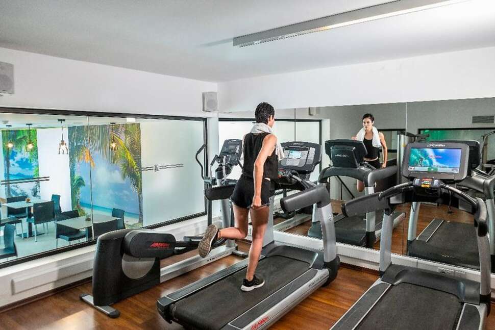 Een foto van de faciliteiten bij Cavo Maris Beach Hotel