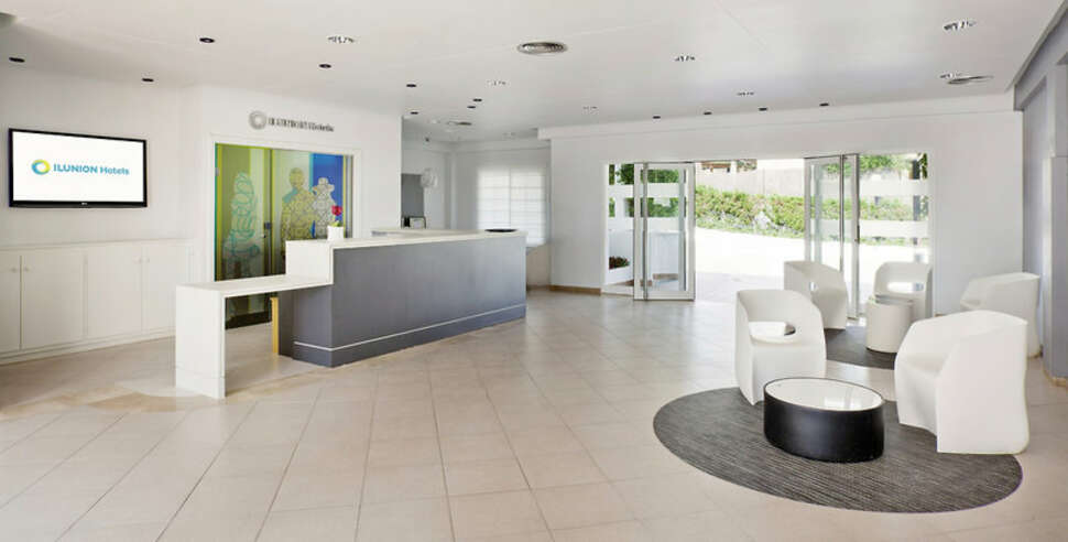 Een foto van het interieur van Hotel Ilunion Menorca