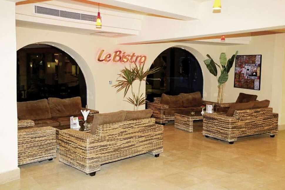 Een foto van het interieur van Coral Sun Beach
