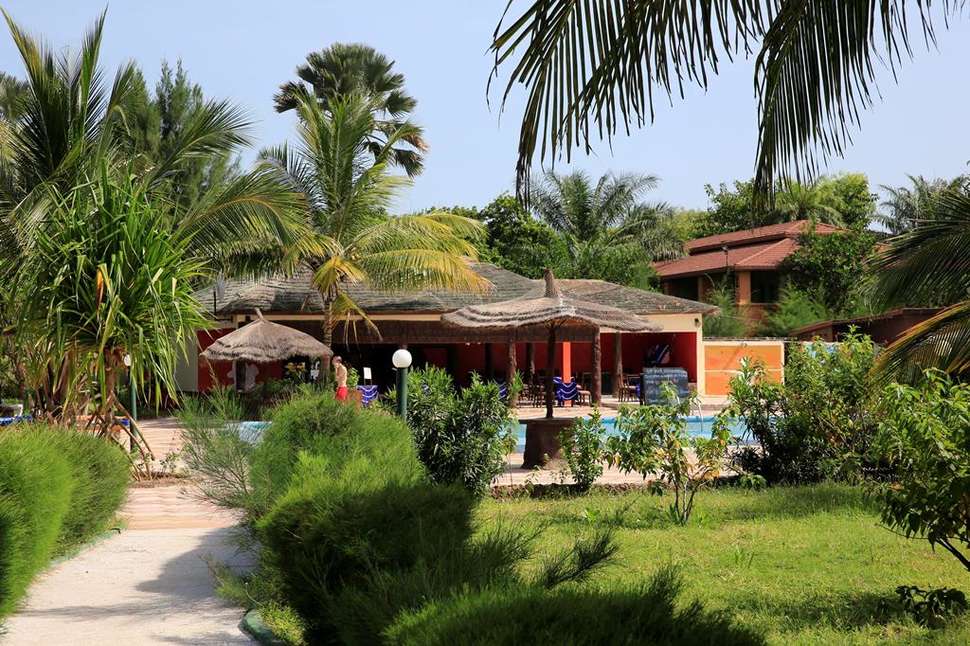 Een foto van het terras bij Holiday Beach Club Hotel