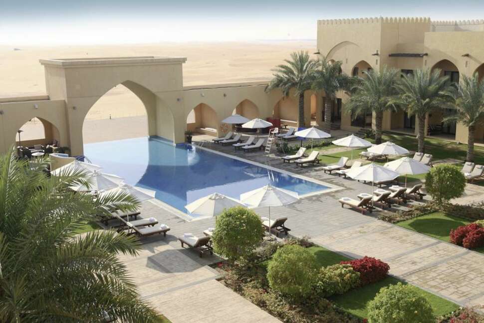 Ein Foto vom Pool im Aldhafra Resort