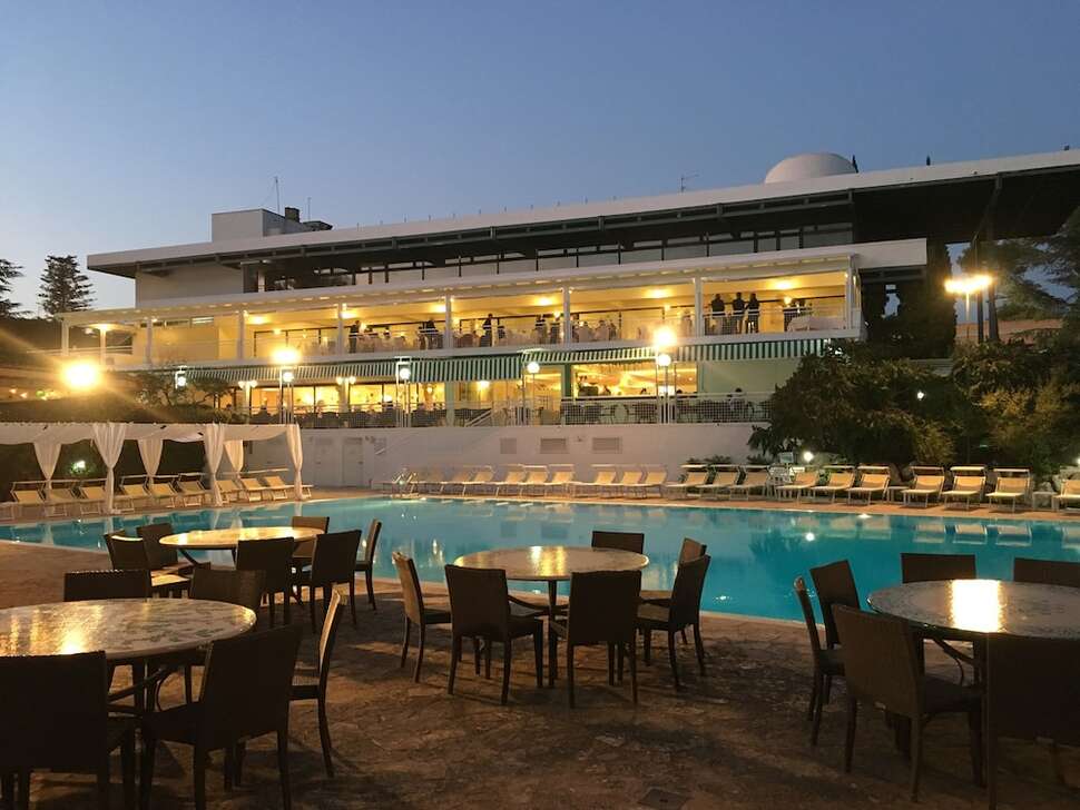 Een foto van het terras bij Hotel Sierra Silvana