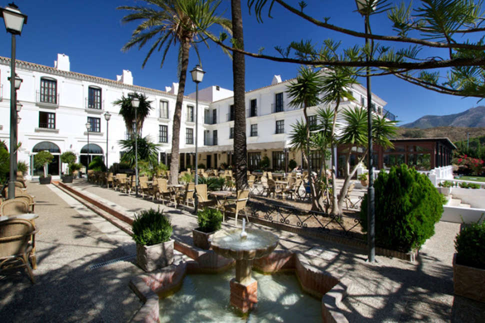 Een foto van het terras bij Ilunion Hacienda de Mijas