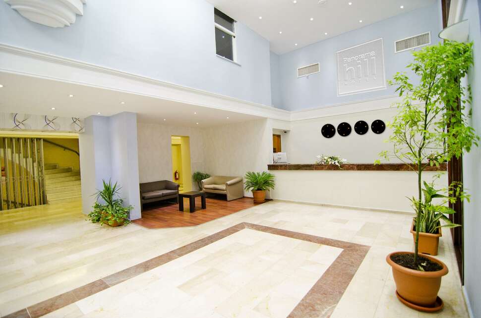 Een foto van het interieur van City's Hill Hotel