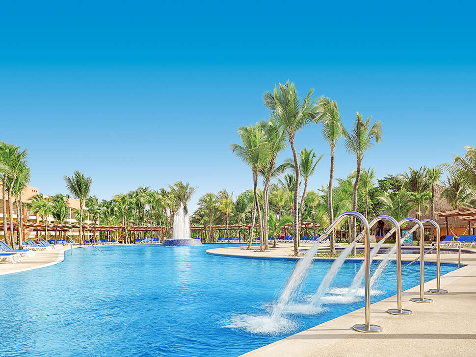 Ein Foto vom Pool im Barcelo Maya Grand Resort