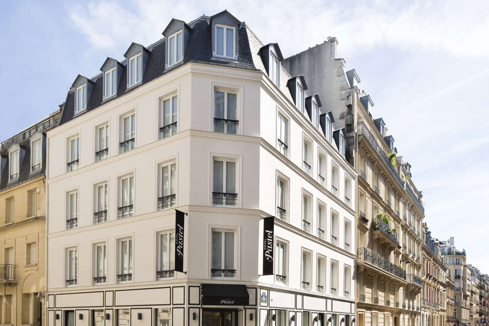 Ein Foto von der Außenansicht des Hotel Pastel Paris