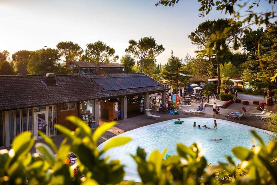 Een foto van het zwembad bij Camping Altomincio