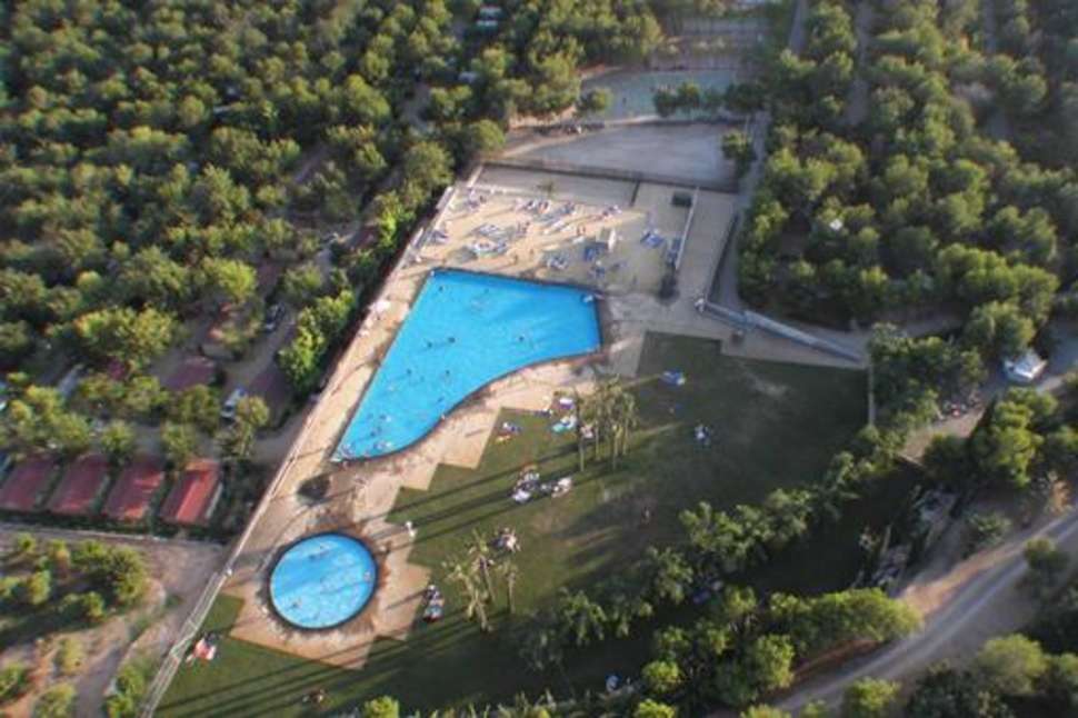 Een foto van het zwembad bij Camping Vilanova Park