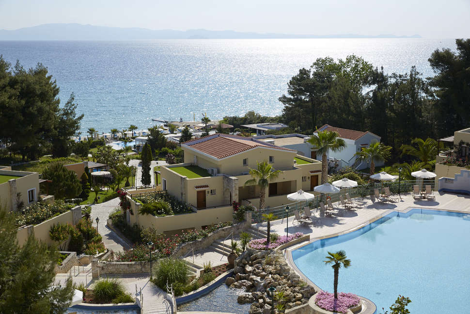 Een foto van het zwembad bij Hotel Aegean Melathron Thalasso & Spa