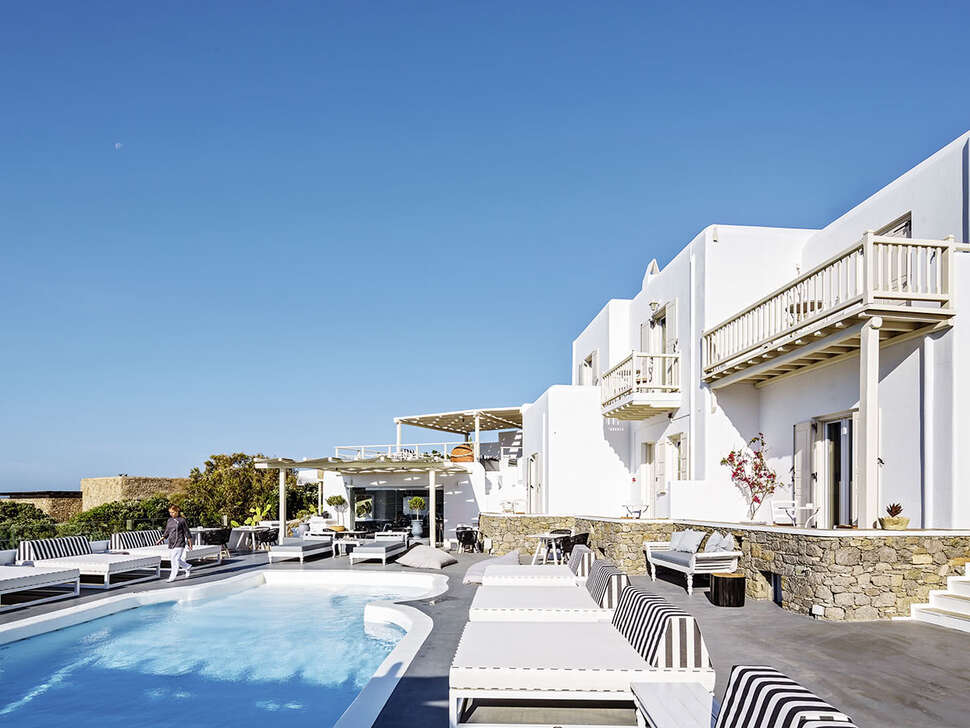 Een foto van het zwembad bij Mykonos Princess Hotel