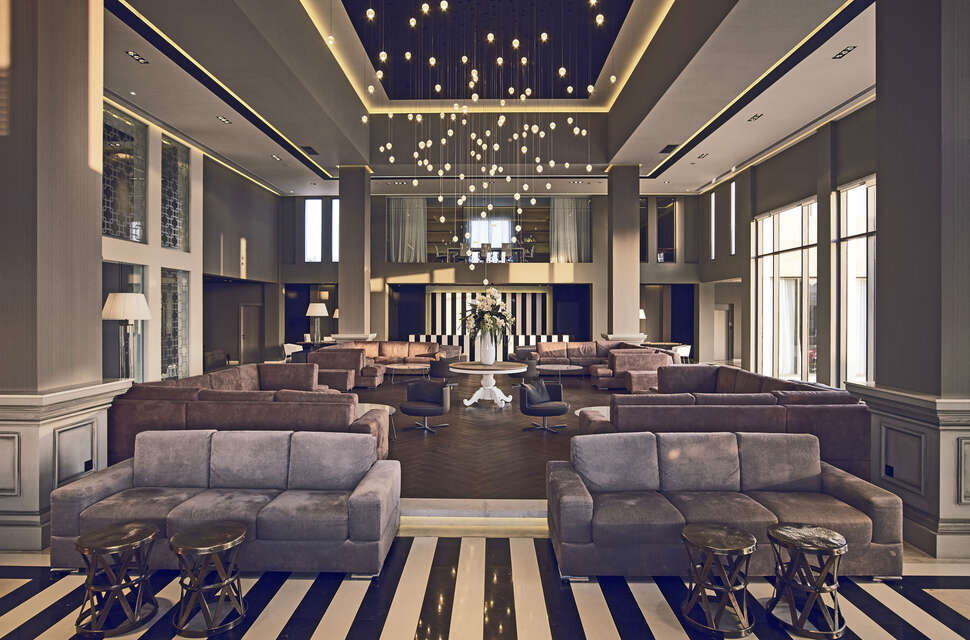 Een foto van het interieur van Pelagos Suites Hotel & Spa