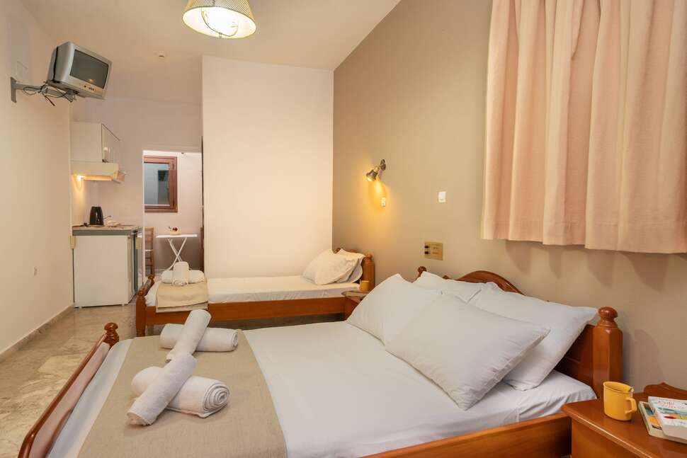 Ein Foto Karavados Beach Hotel