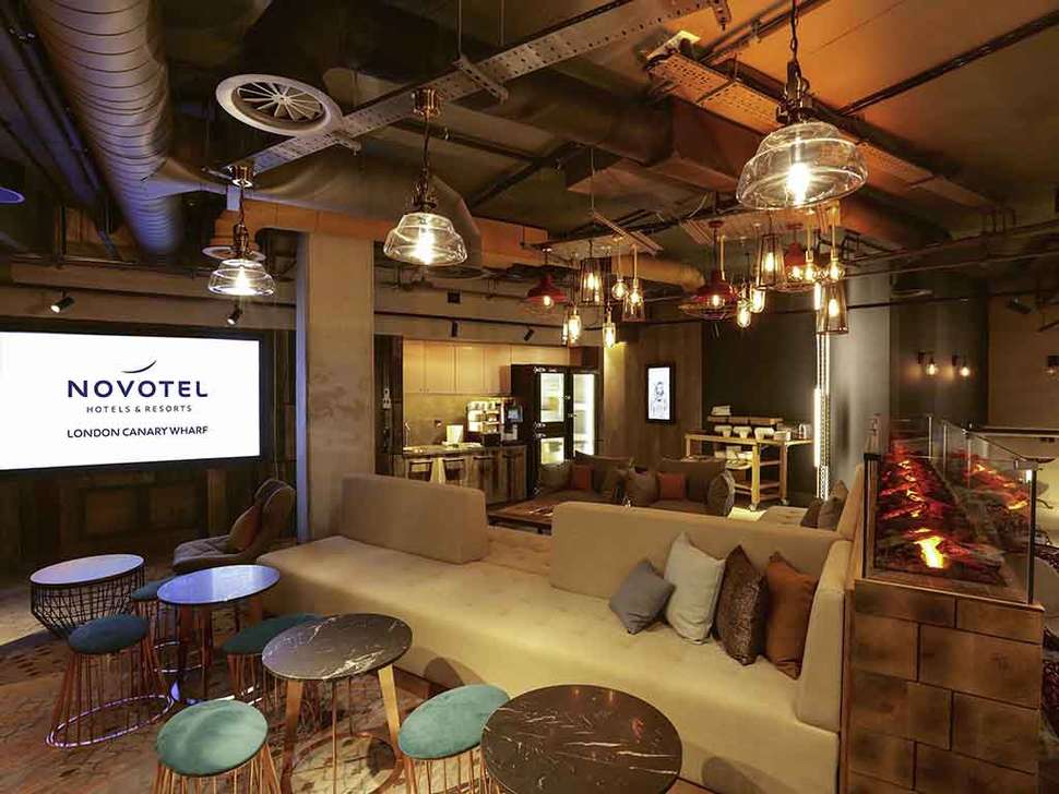 Een foto van het interieur van Novotel London Canary Wharf