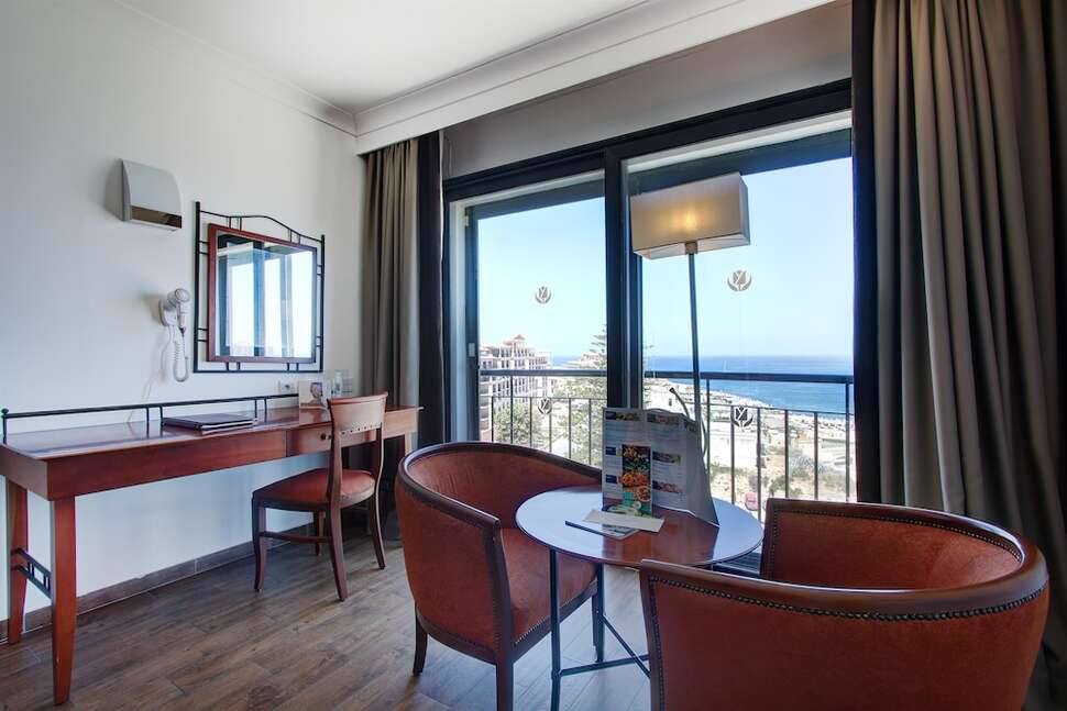 Ein Foto Golden Tulip Vivaldi Hotel