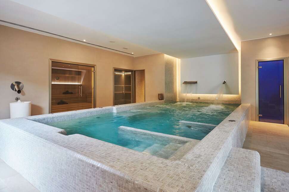 Een foto van het zwembad bij Hotel Bordoy Alcudia Port Suites