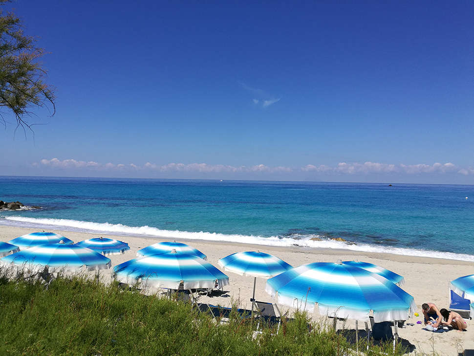 Ein Foto vom Strand beim Tonicello Resort