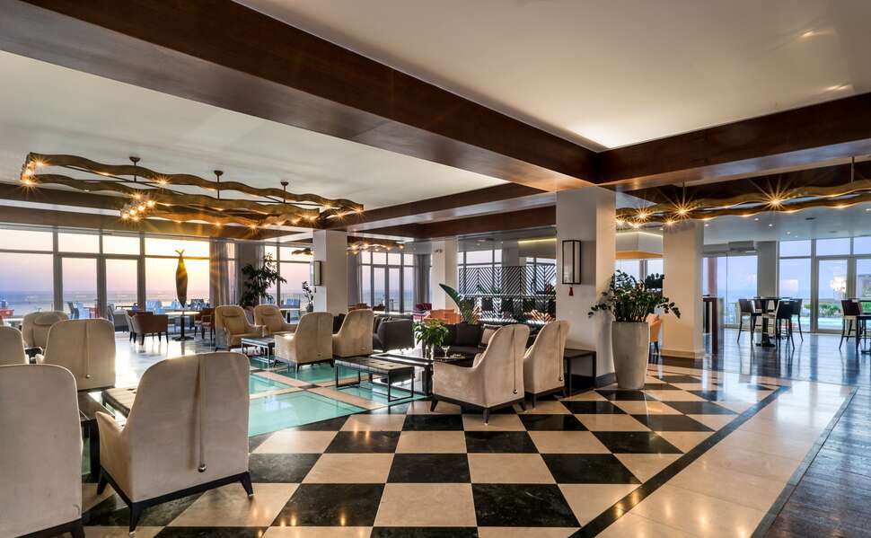 Een foto van het interieur van Apostolata Island Resort & Spa
