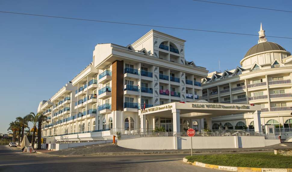 Een foto van de buitenkant van Palm World Resort & Spa