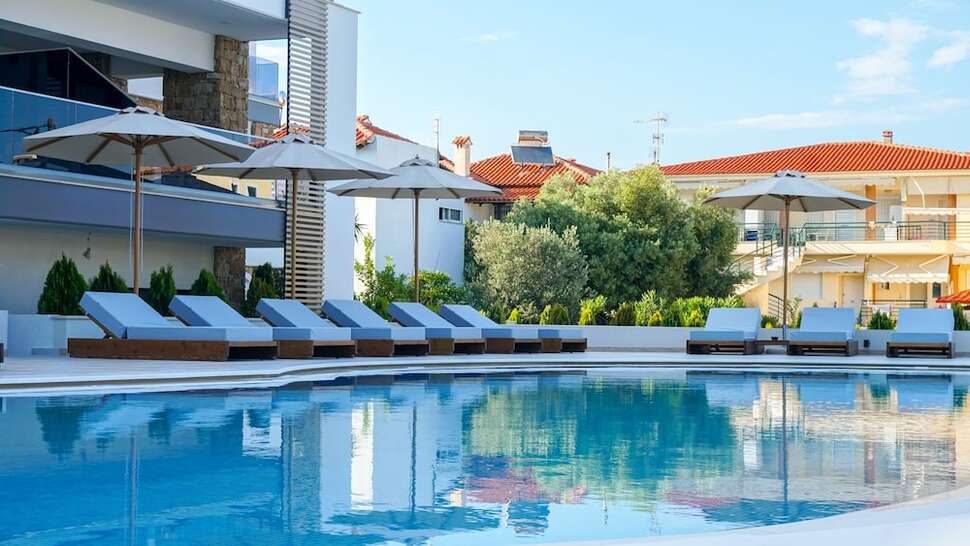 Een foto van het zwembad bij Agnes Deluxe Hotel