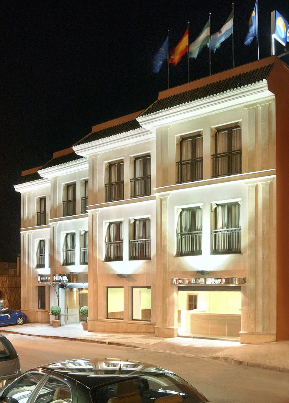 Een foto van de buitenkant van Hotel Fenix Torremolinos