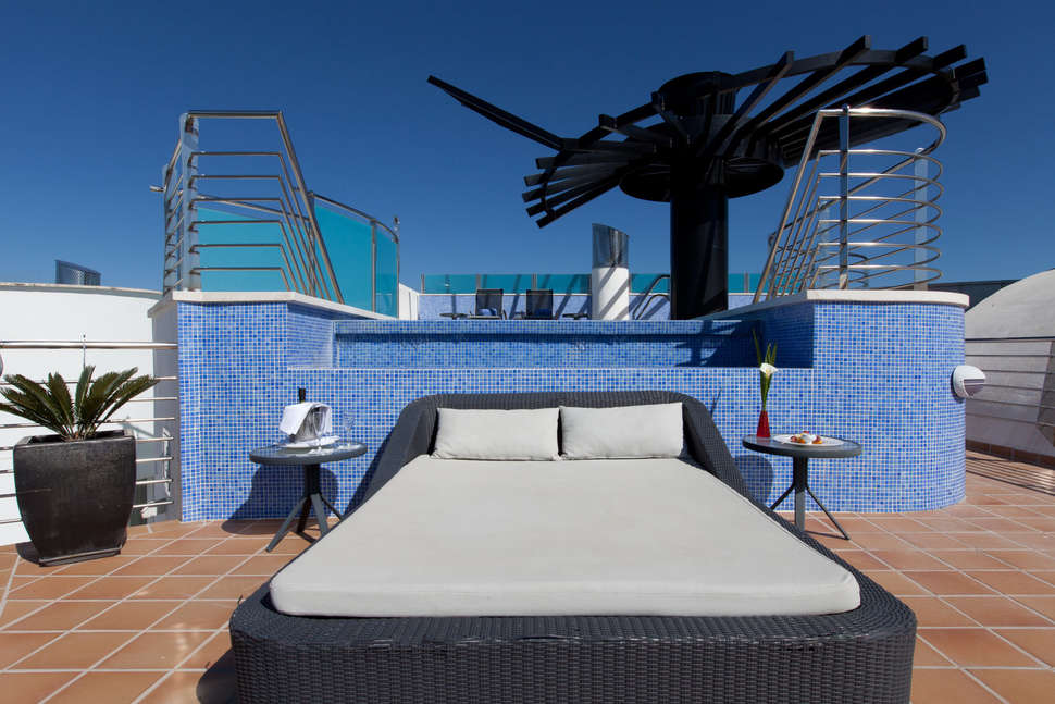 Een foto van het terras bij Senator Banus Spa Hotel