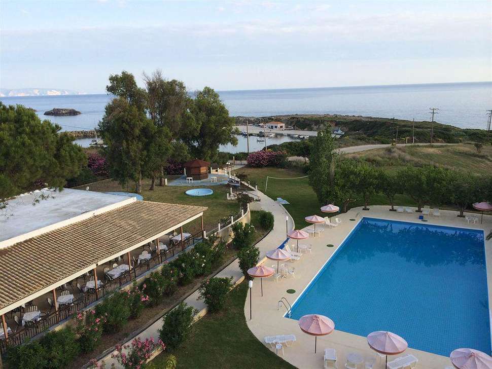 Ein Foto vom Pool im Irinna Hotel