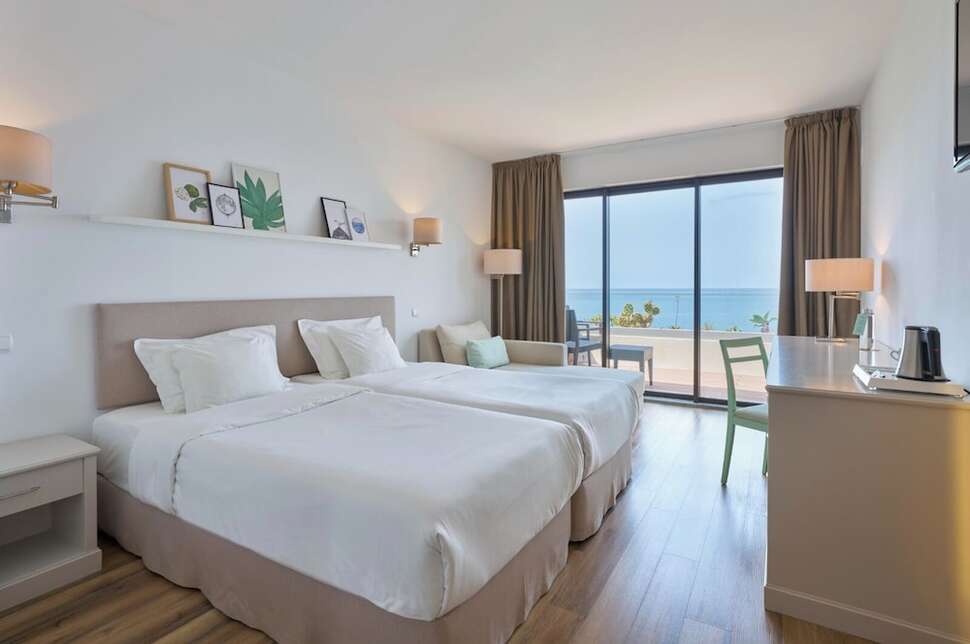Een foto van Caloura Hotel Resort