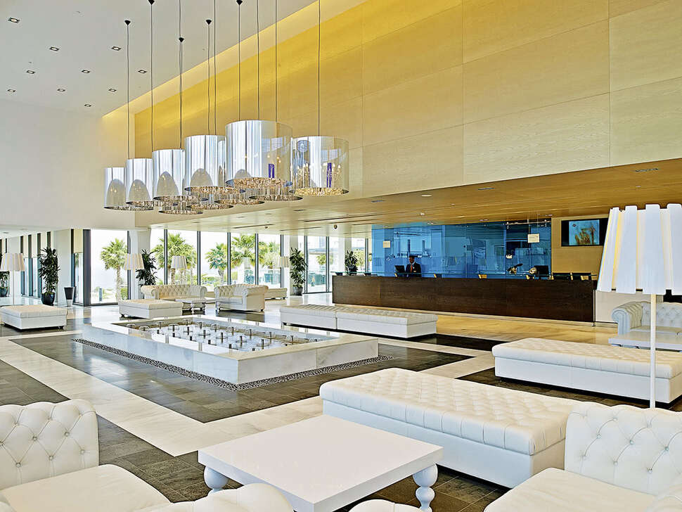 Een foto van het interieur van Hipotels Gran Conil & Spa