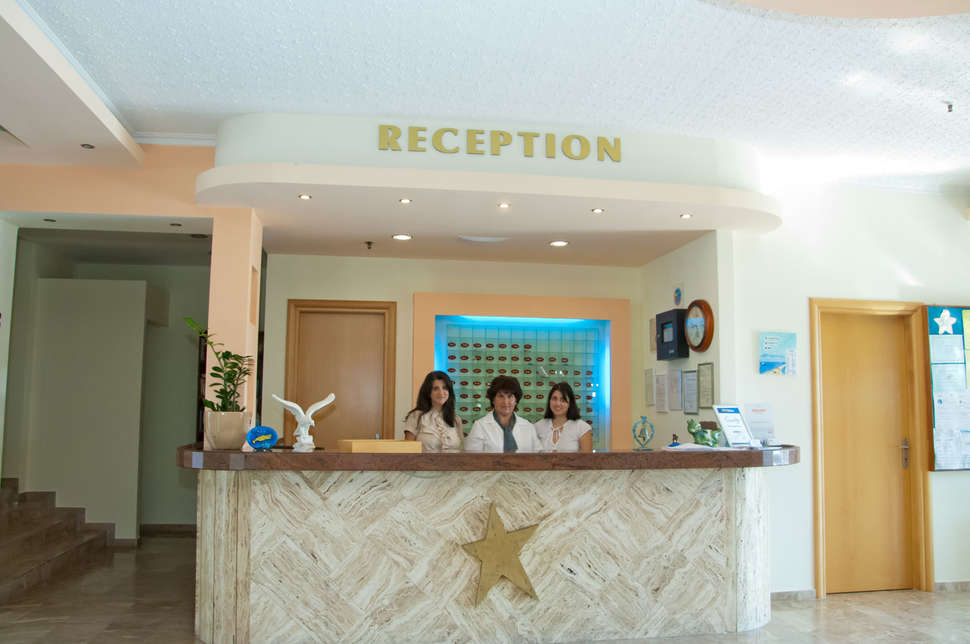 Een foto van het interieur van Hotel Tigaki's Star