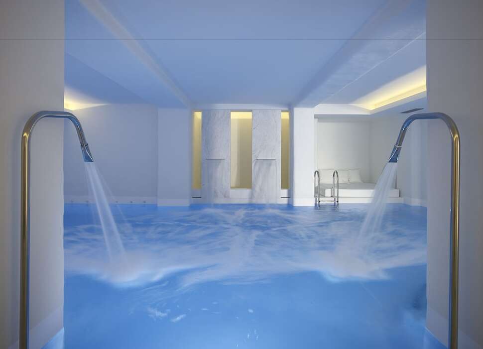 Een foto van het zwembad bij Knossos Beach Bungalows & Suites