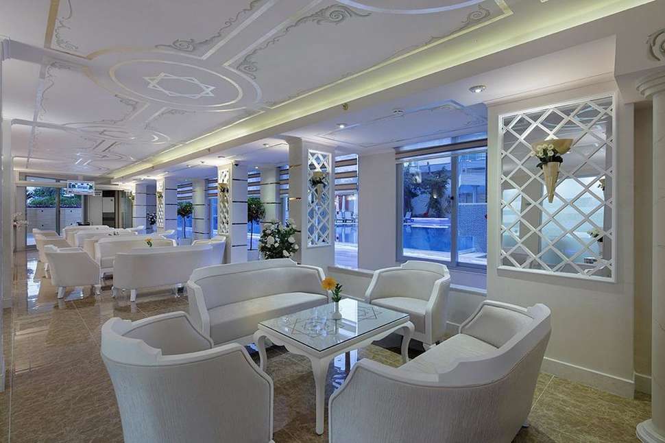 Een foto van het interieur van Alaiye Kleopatra Hotel