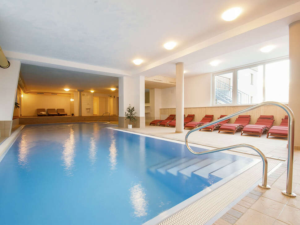 Een foto van het zwembad bij Erlebnishotel Fendel