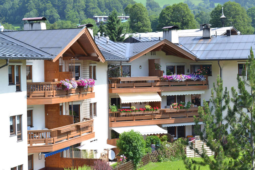 Een foto van de buitenkant van Hotel Aurach
