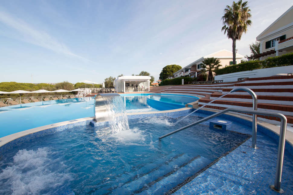Een foto van het zwembad bij Longevity Cegonha Country Club