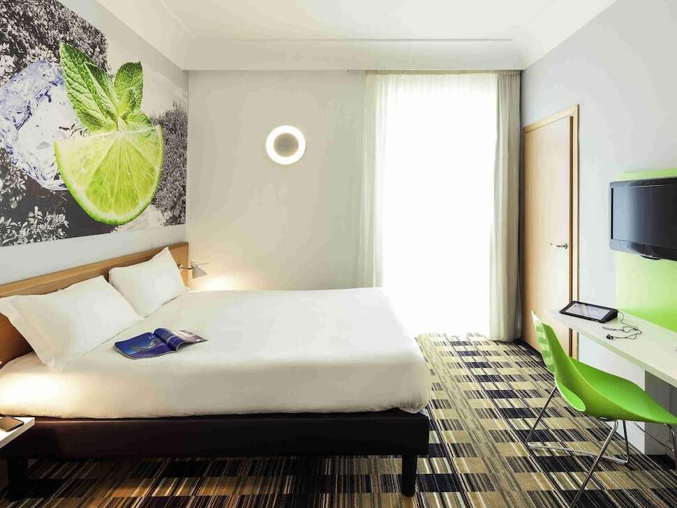 Ein Foto Ibis Styles Napoli Garibaldi