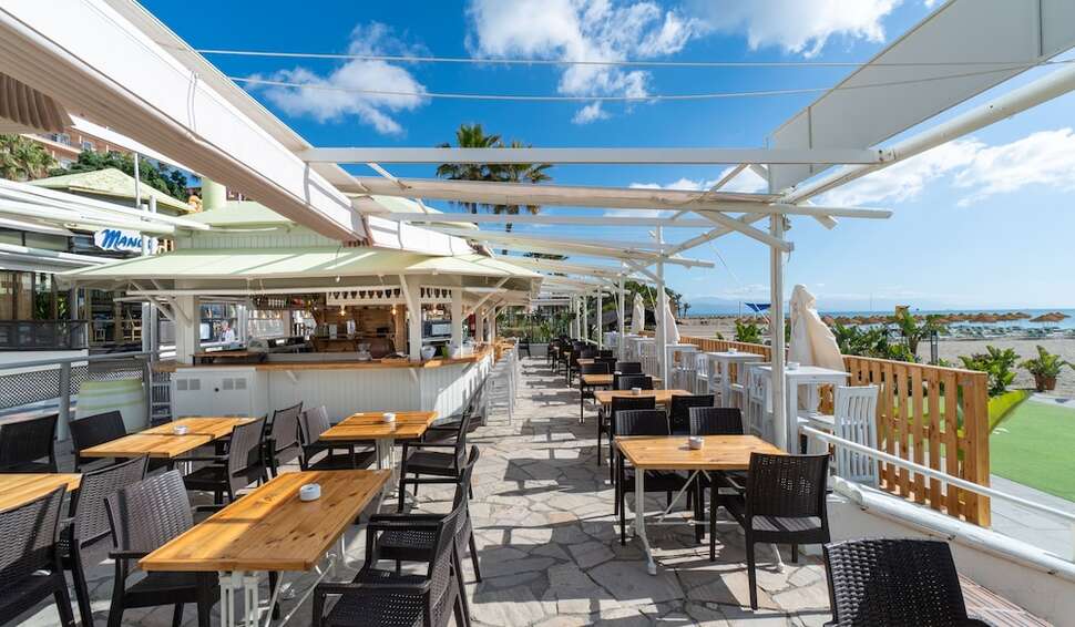 Een foto van het terras bij MS Tropicana