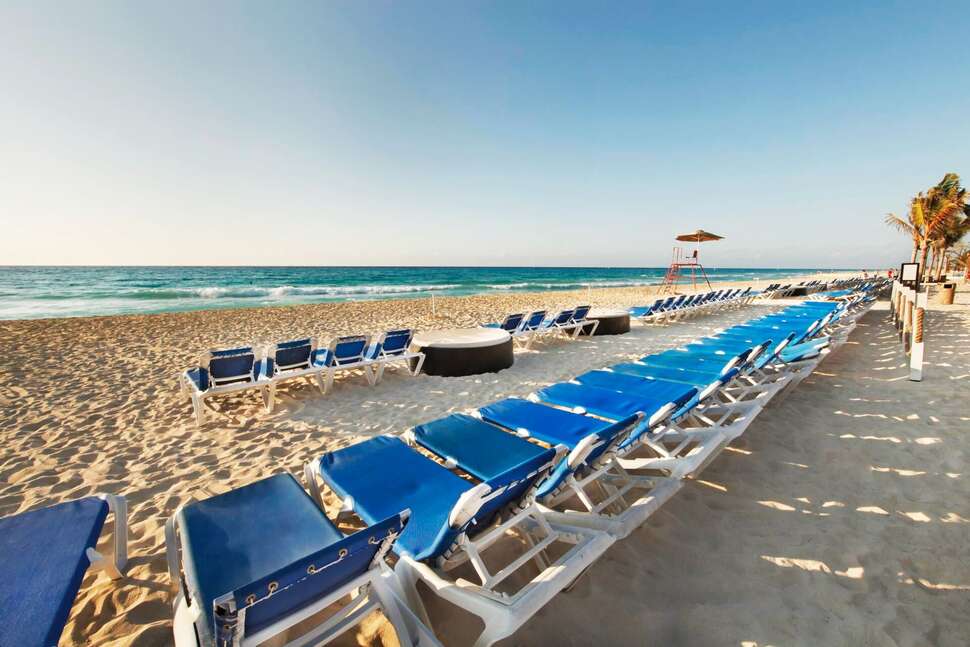 Een foto van het strand bij Viva Wyndham Maya