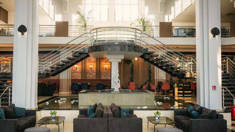Een foto van het interieur van St. George Hotel Spa & Beach Resort
