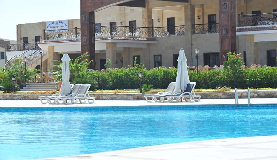 Een foto van het zwembad bij Royal Brayka Resort