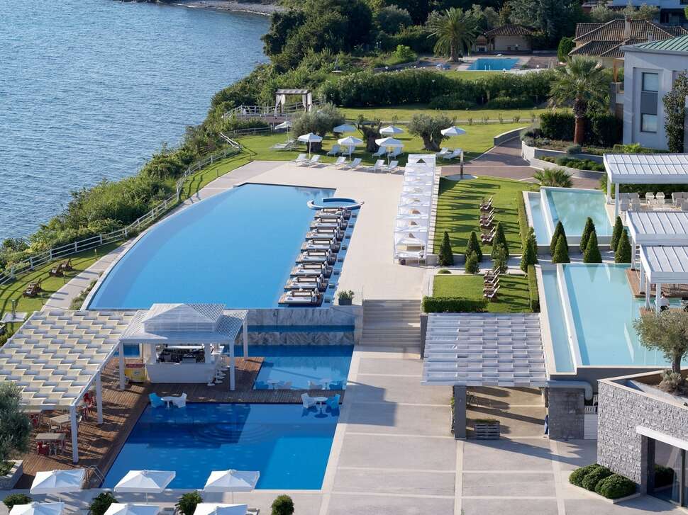 Een foto van het zwembad bij Cavo Olympo Luxury Hotel & Spa